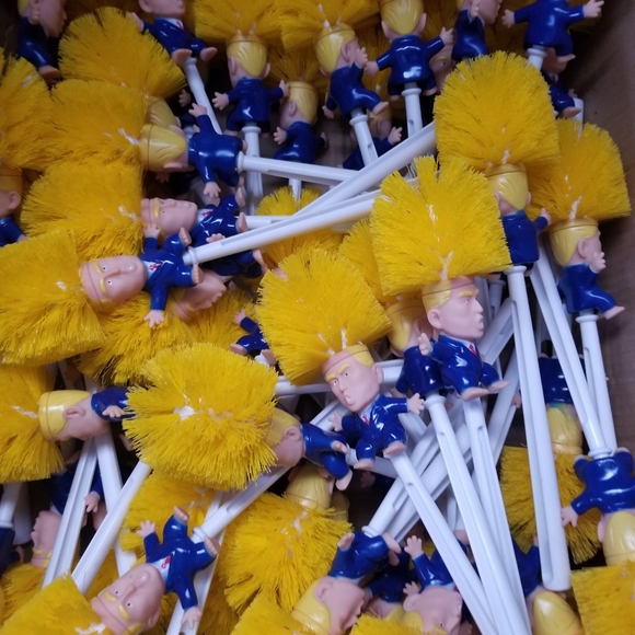 Donald Trump toilet brush with holder - Picture 5 of 7